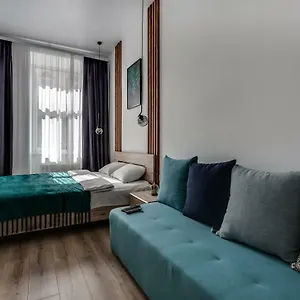 https://romantic-apartments-near-opera-house-5-4.hotelslviv.net